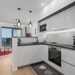 Luxury Beachfront Krk With Terrace - With Terrace شقة *