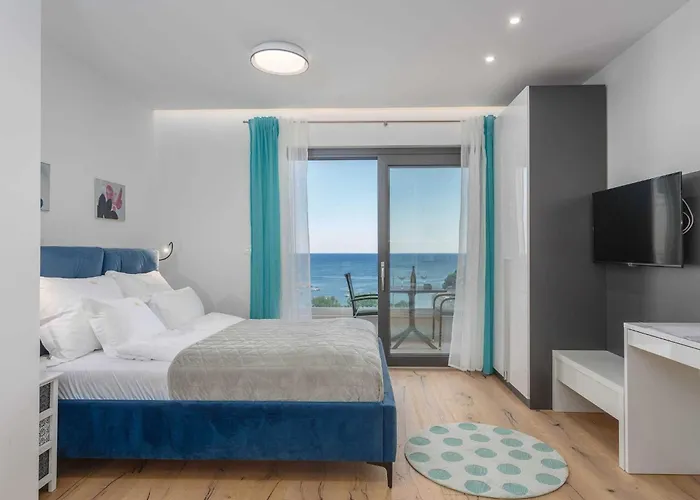 公寓 Luxury Beachfront Krk With Terrace - With Terrace 克尔克