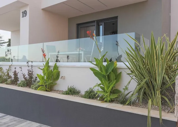 Luxury Beachfront Krk With Terrace - With Terrace * 克尔克
