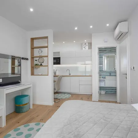 Apartmán Luxury Beachfront Krk With Terrace - With Terrace