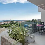 Luxury Beachfront Krk With Terrace - With Terrace 아파트 크르크