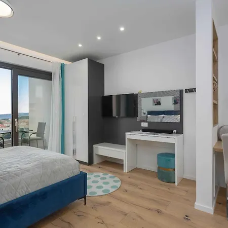 Luxury Beachfront Krk With Terrace - With Terrace 크르크
