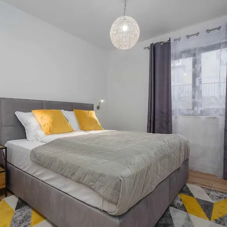 Luxury Beachfront Krk With Terrace - With Terrace 아파트
